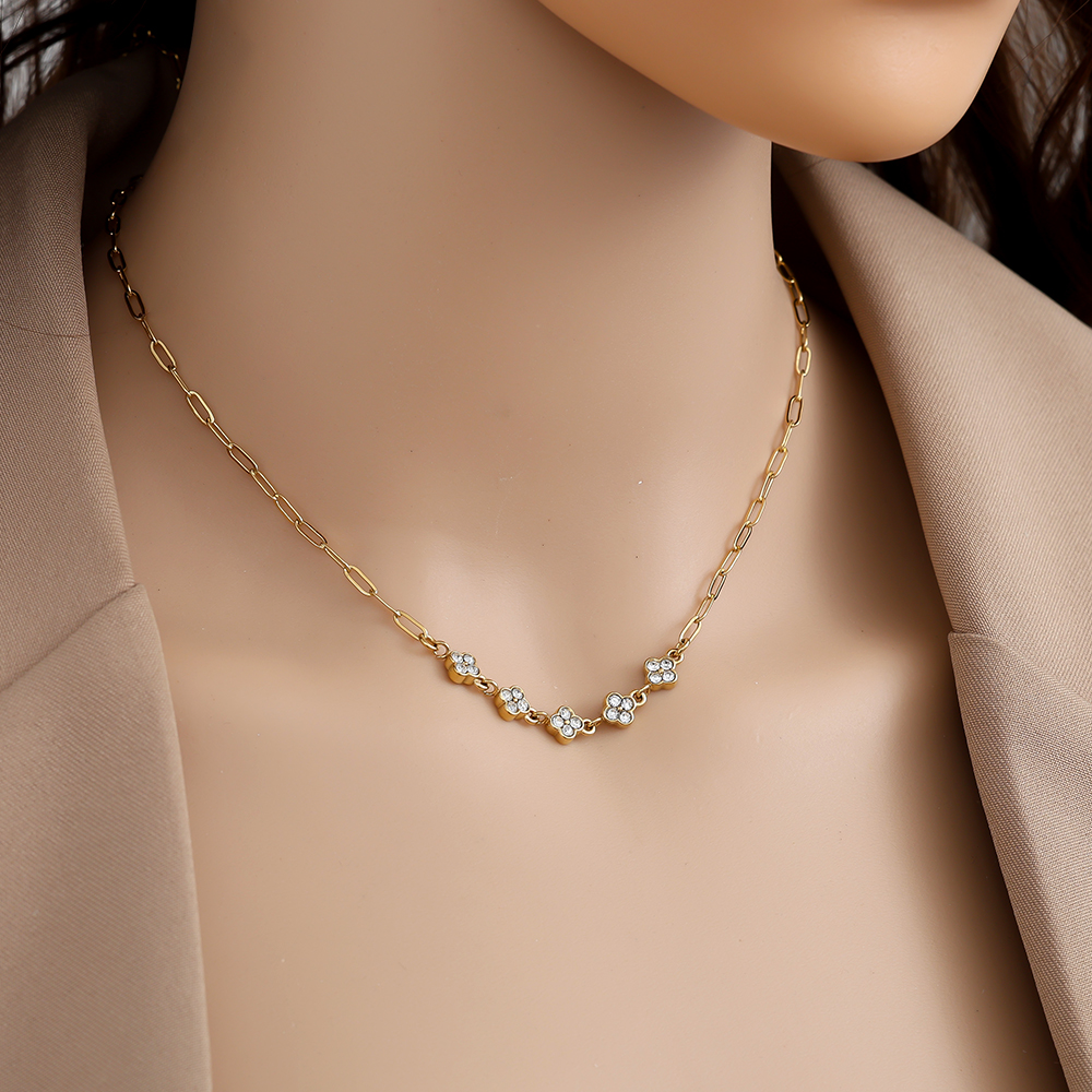 Stainless steel necklace 41cm Three Diamond Flowers