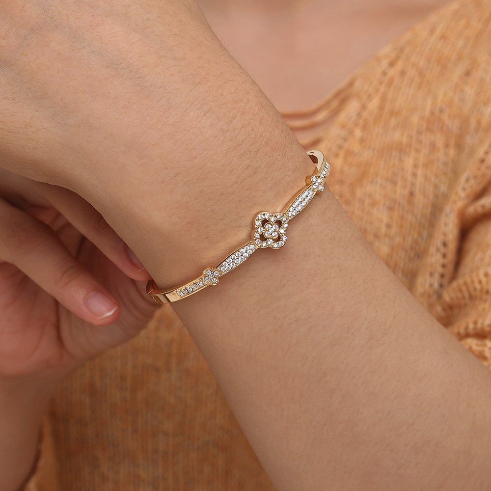 6.25cm Diameter Pro Diamond Lucky Flower Stainless Steel Bangle    