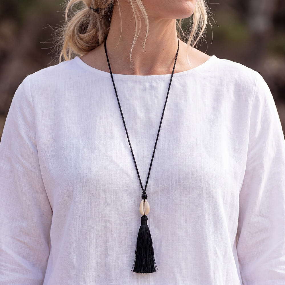 90cm acrylic shell polyester cord necklace