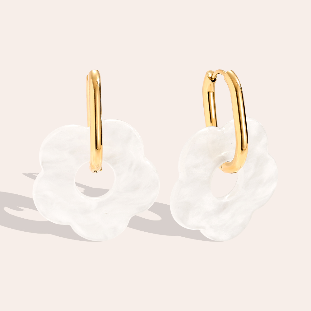 3cm White Acrylic Flower Stainless Steel Earrings     