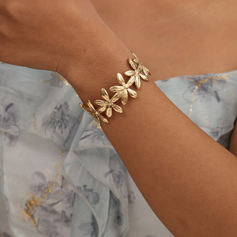Adjustable many flowers stainless steel bangle     