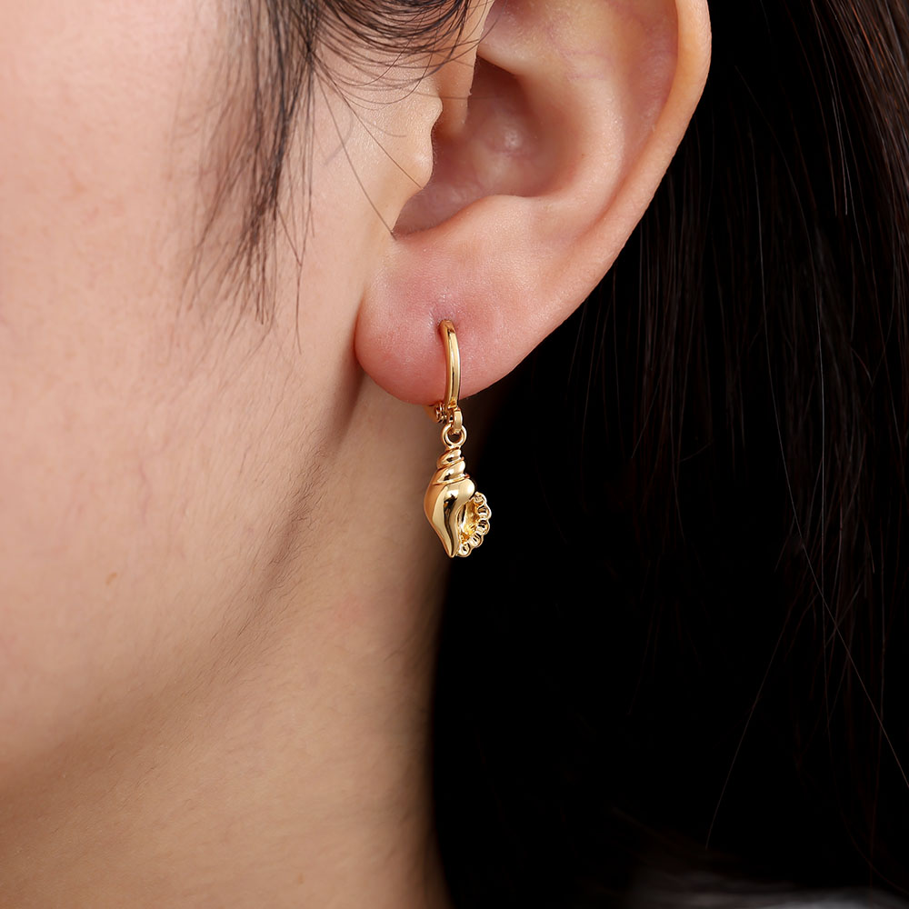 2.7cm Conch gold-plated earrings     