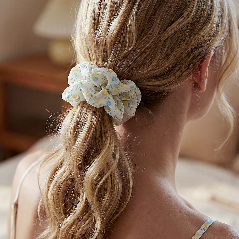 Small flowers scrunchie