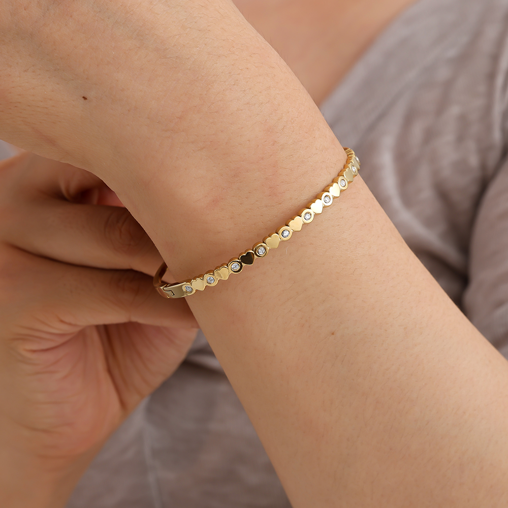 6.5cm Diameter Hearts And Diamond Dot Stainless Steel Bangle    