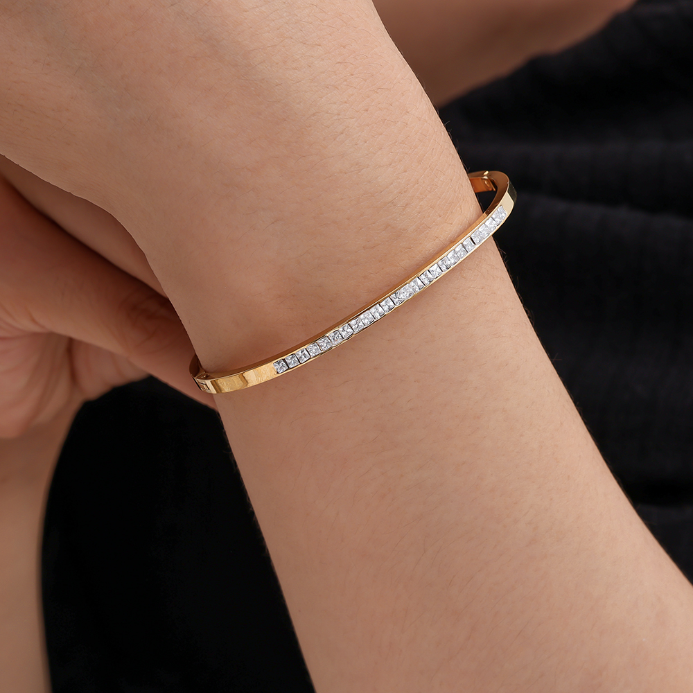 6.5cm Diameter Diamonds stainless steel bangle    