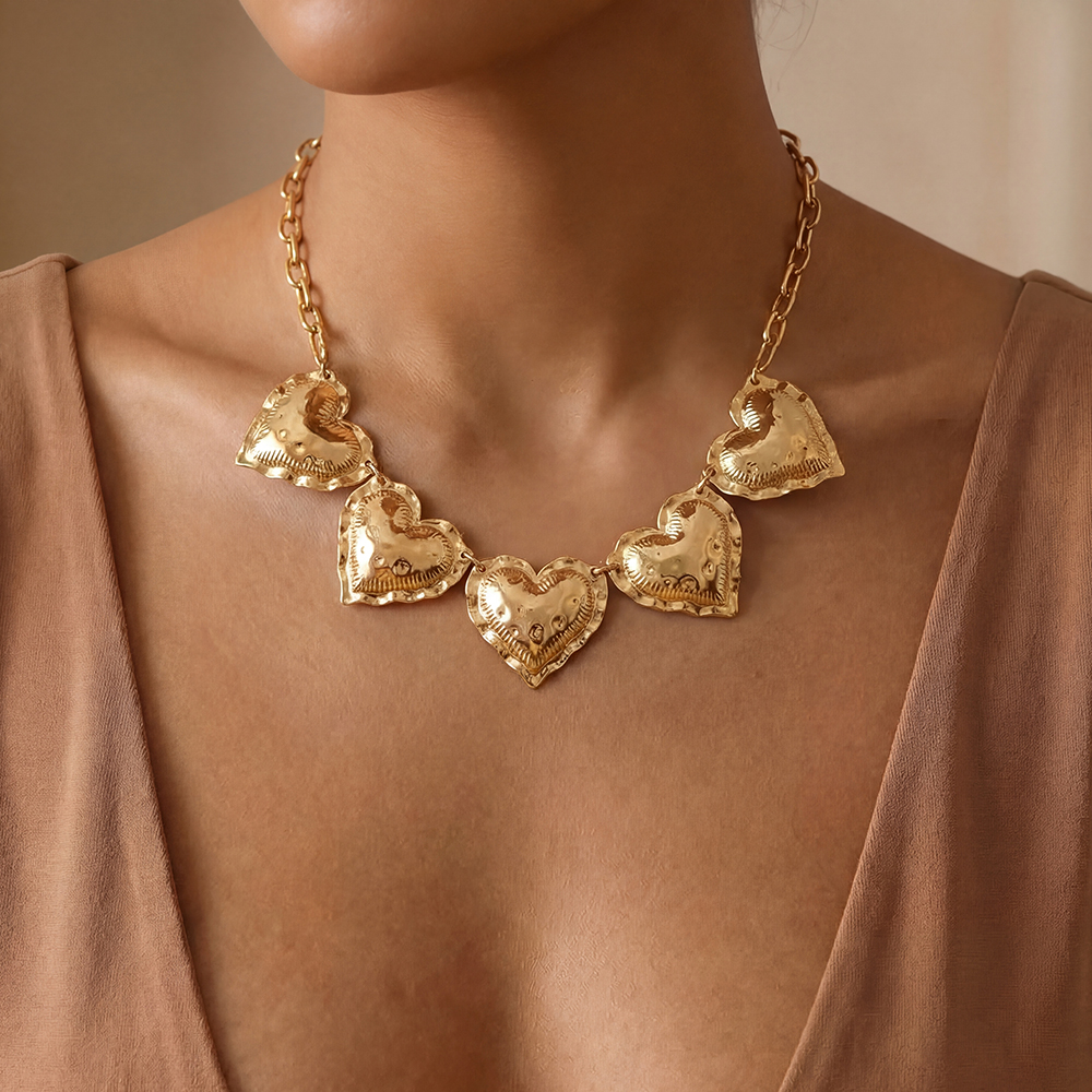 39cm statement heart stainless steel necklace