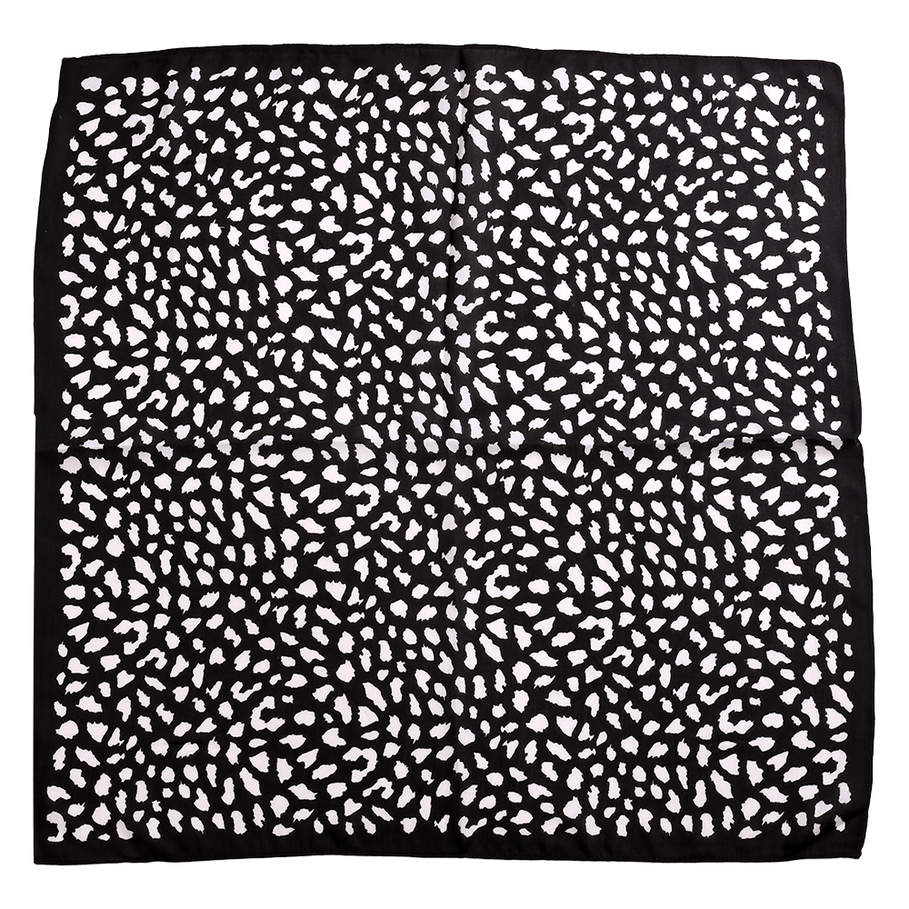 68*68cm Black And White Leopard Print Scarf     