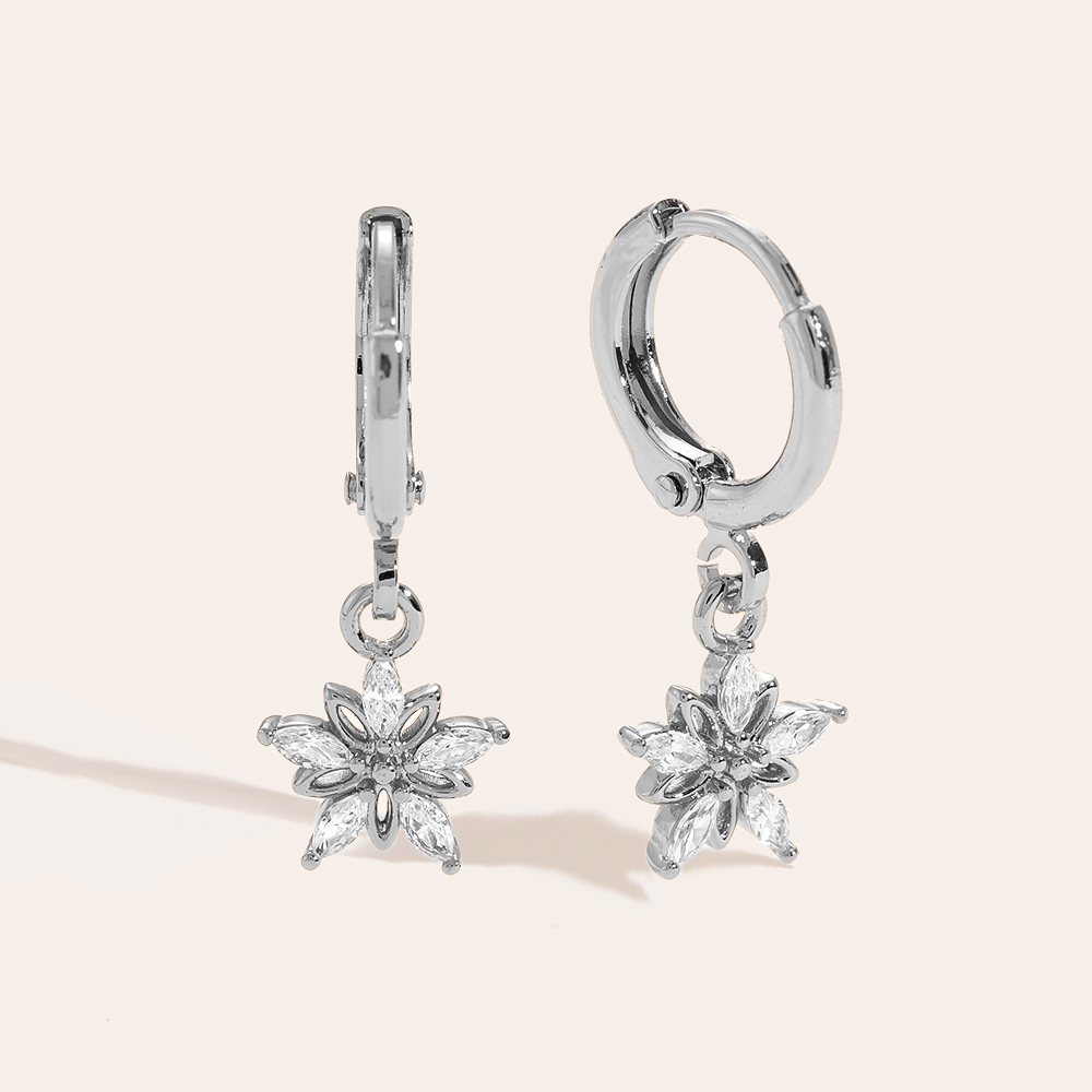 Gold-plated Diamond And Hollow Flower earrings