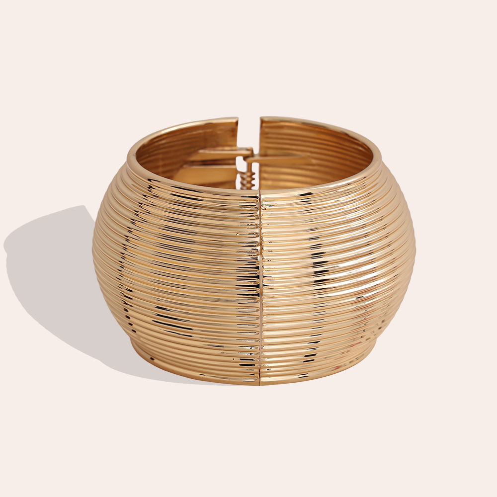 6.5cm wide round bangle with brass pattern       