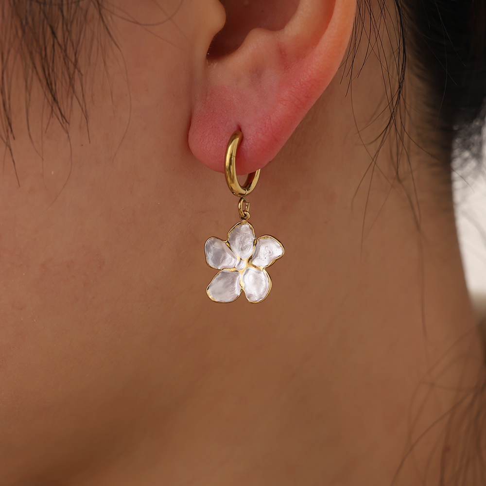 1.2*3cm white flowers stainless steel earrings  