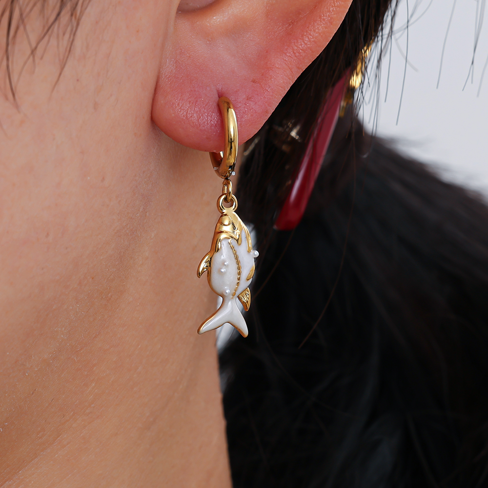 0.8*3.3cm white fish stainless steel earrings      