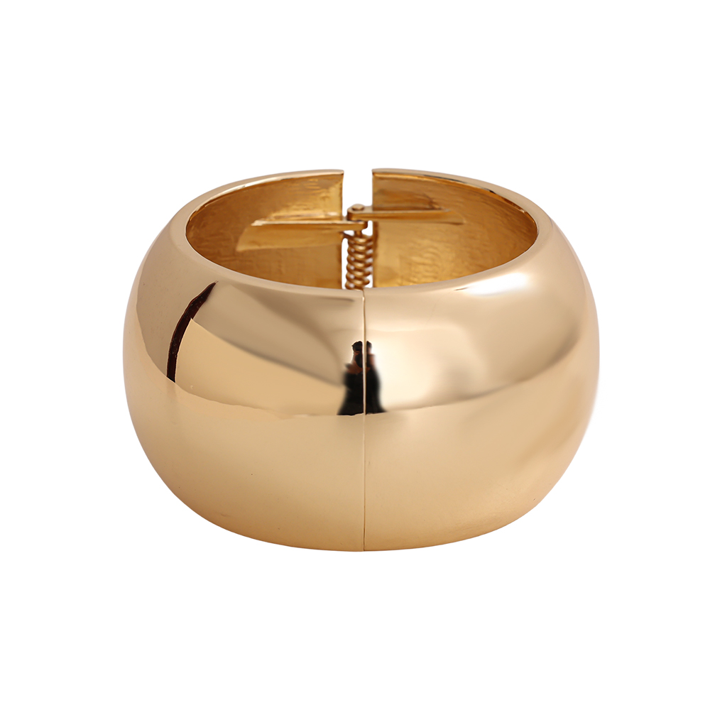 6.5cm wide round brass bangle      