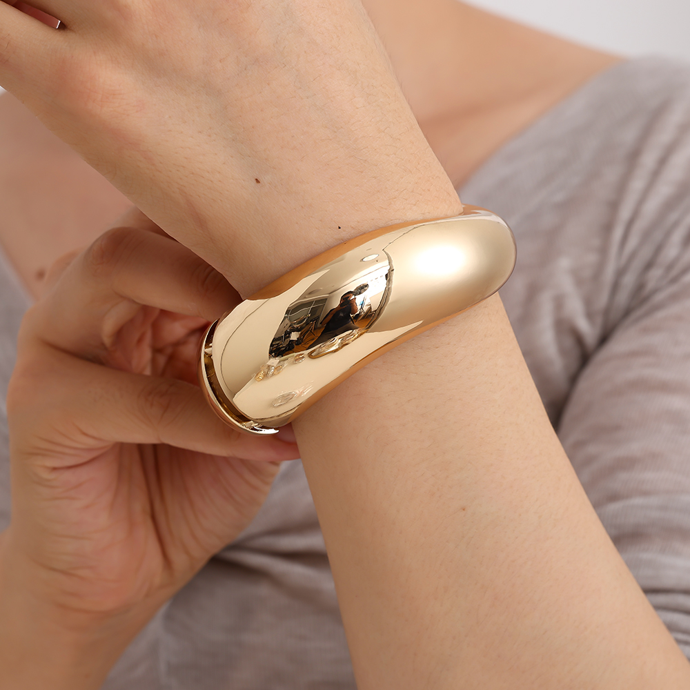 6.5cm soft wave brass bangle     