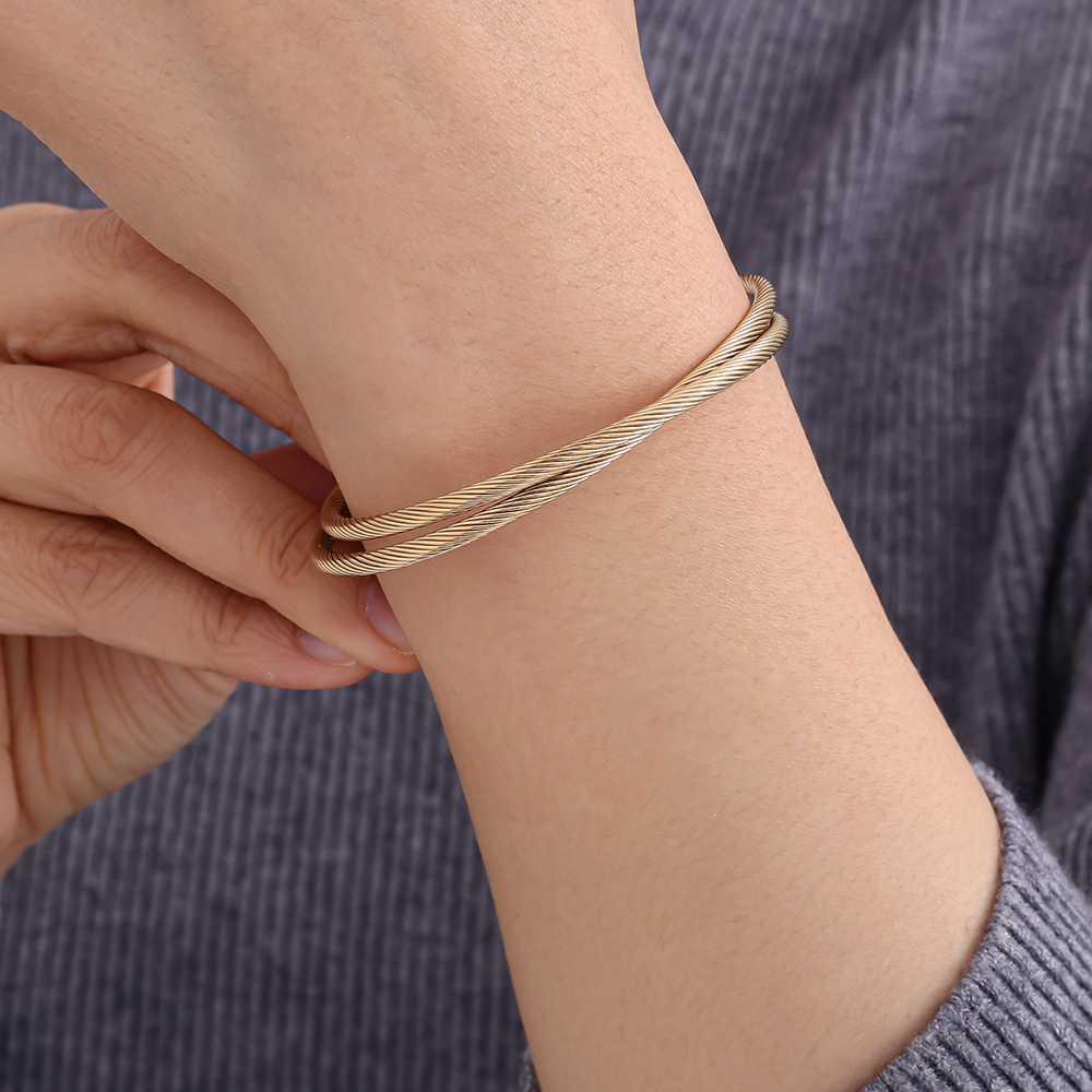 Adjustable Two Cycle Stainless Steel Bangle    