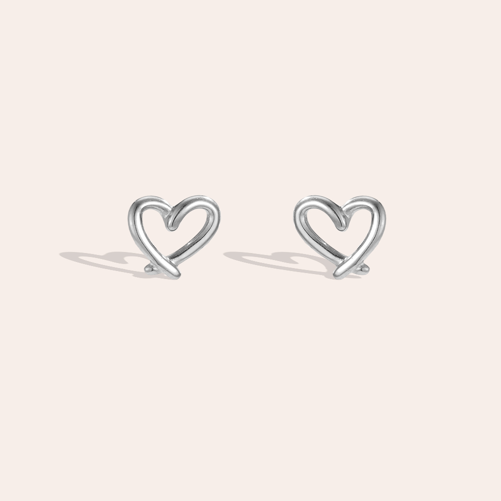 Stainless steel earrings, 7mm, doodle heart design