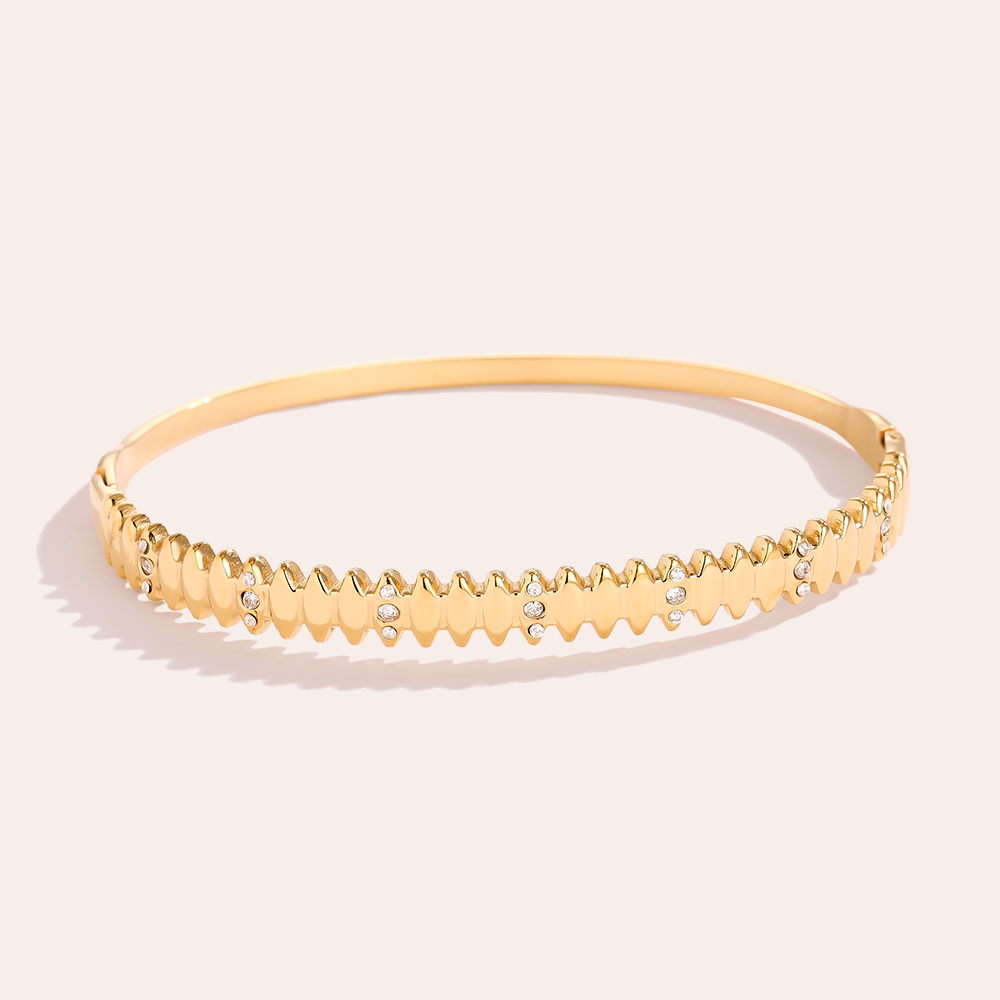 6.5cm Diameter Nice Diamonds stainless steel bangle      