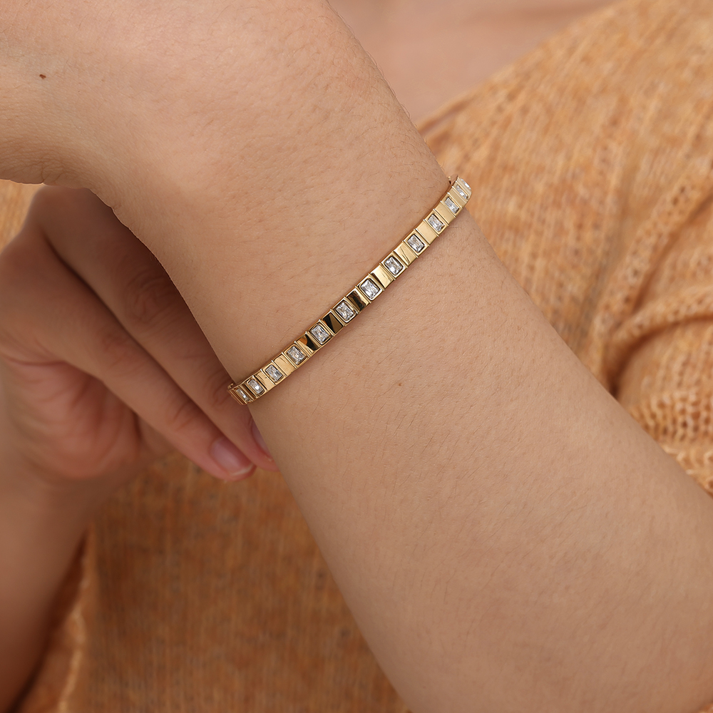 6.2cm Diameter Cube Diamonds Stainless Steel Bangle    