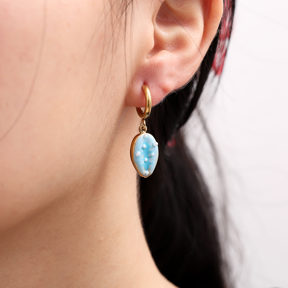 1*3cm light blue shell stainless steel earrings  