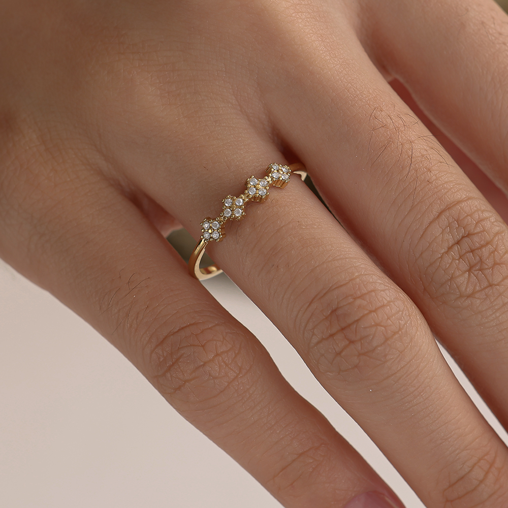 Adjustable zirconia flower stainless steel ring