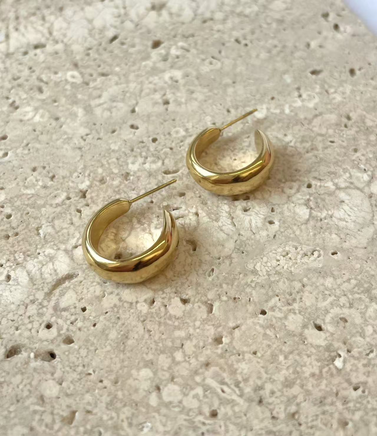 2cm Simple Half Hoop Stainless Steel Earrings        